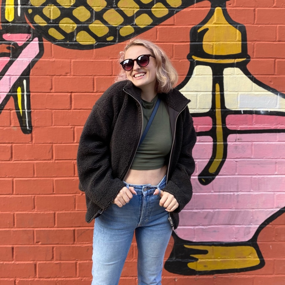 Meet your Posher, Danielle
